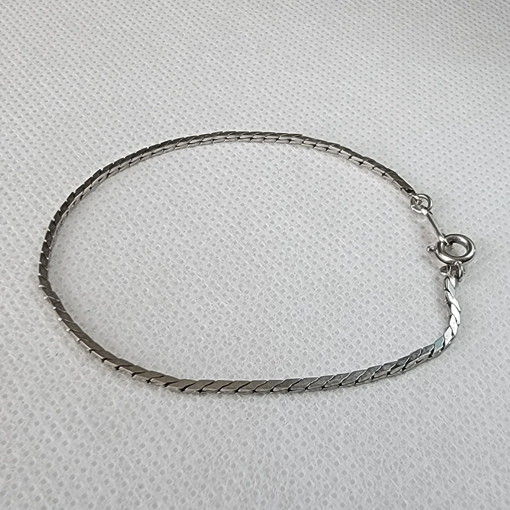 Signed Avon Vintage Silver Tone Chain Bracelet